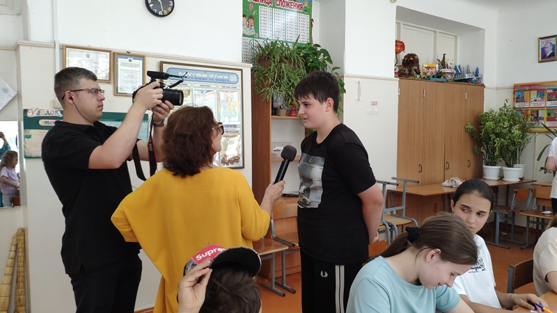 Девятый день в пришкольном лагере «Дружба».